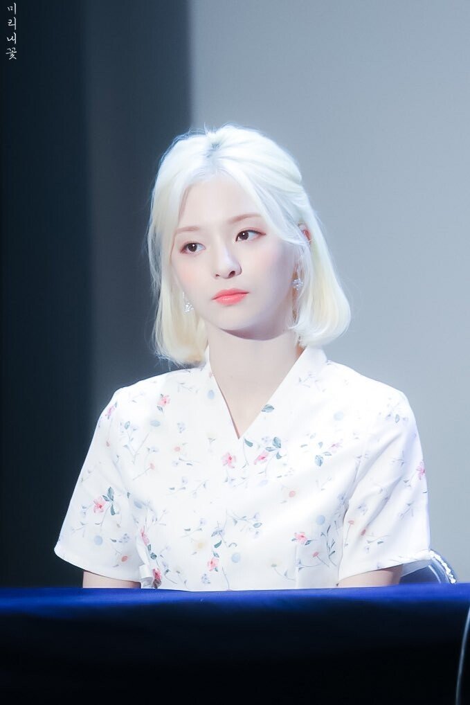 프로미스나인 이나경